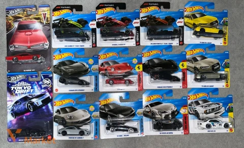 Колекційні моделі автомобілів Hot Wheels