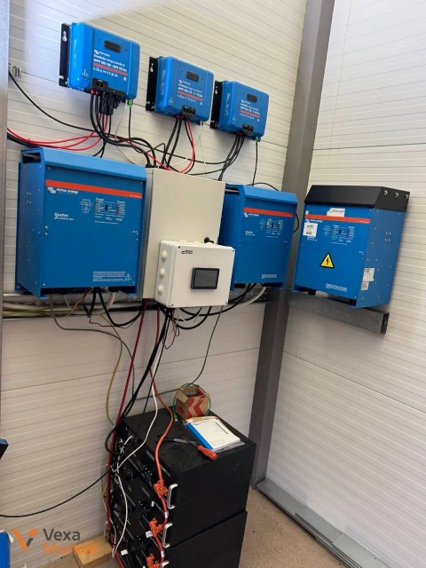 Комплект Victron Energy + Pylontech: инверторы Quattro, аккумуляторы US5000, контроллеры SmartSolar