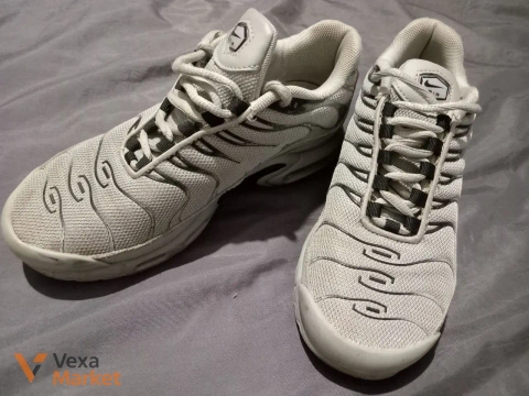 Кросівки Adidas сірі, розмір 38