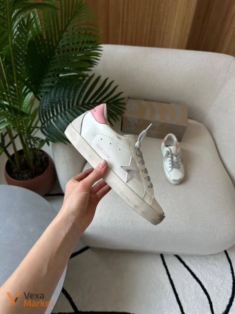 Кросівки Golden Goose Super-Star зіркою з сірої замші та рожевою шкіряною п'яткою — фото 2