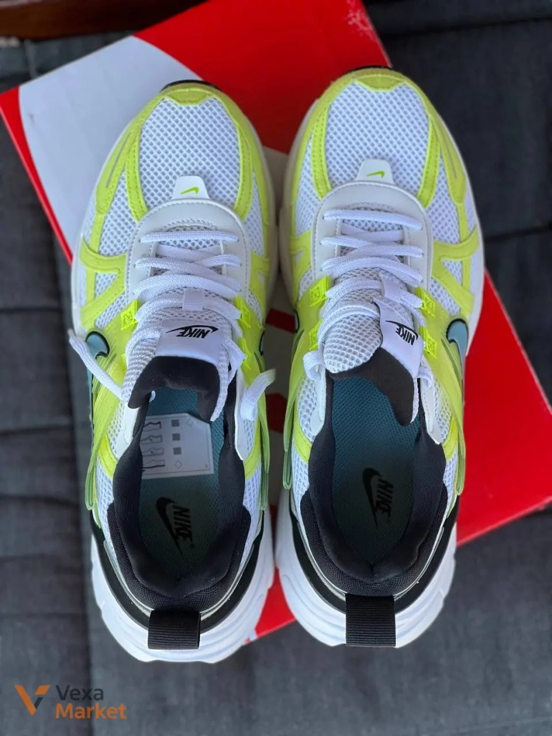 Кросівки Nike V2K Run EUR 44.5 білі з неоново-зеленими акцентами — фото 2