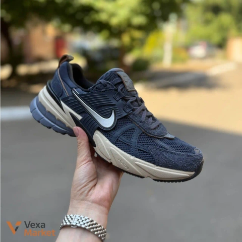Кросівки Nike V2K Run розмір 42.5