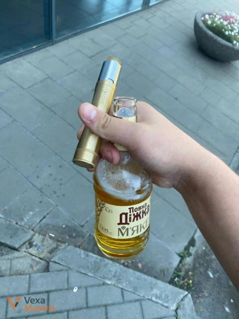 Мехмод золотистий з рідиною