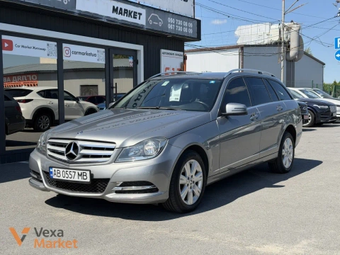 Mercedes-Benz C-Class 2011 Бензин 1.8л Сірий