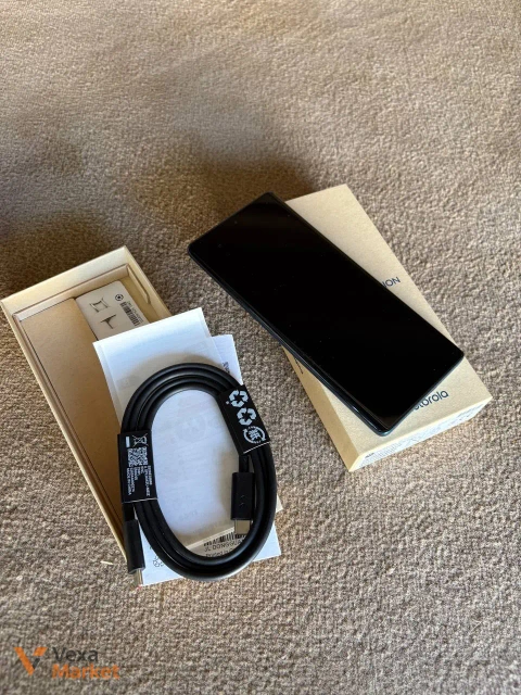 Мобільний телефон Motorola 12/128
