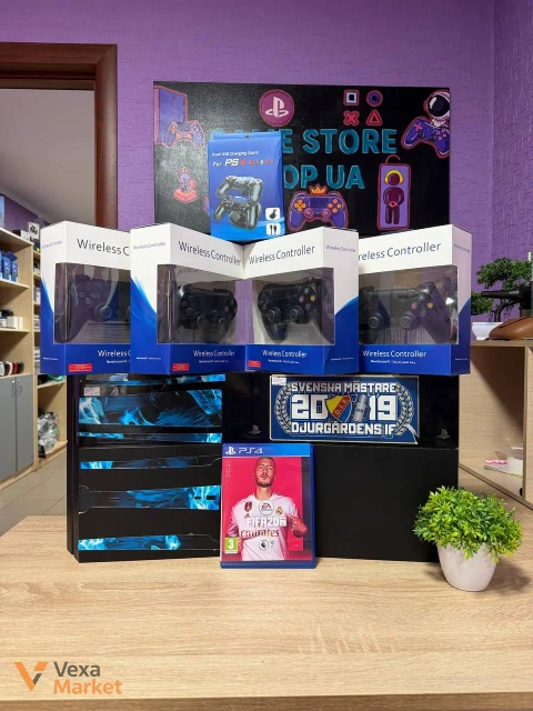 PlayStation 4 Fat 500 ГБ с 2 геймпадами