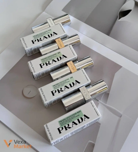Помада Prada Monochrome