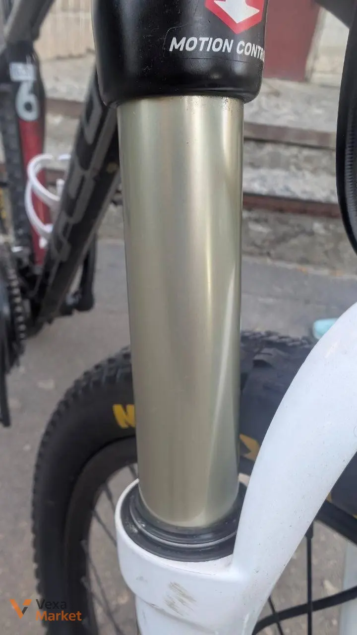 Повітряна вилка RockShox Revelation RLT Ti Dual Air 130-150 мм — фото 2