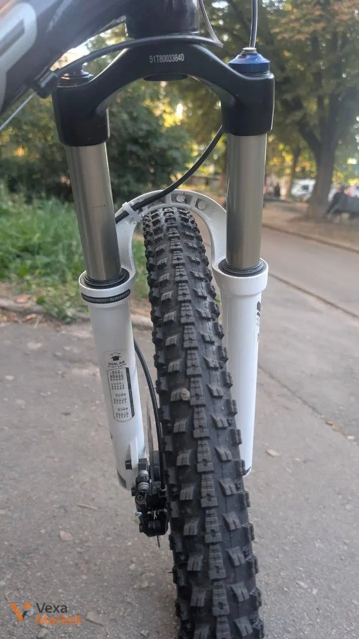 Повітряна вилка RockShox Revelation RLT Ti Dual Air 130-150 мм — фото 5