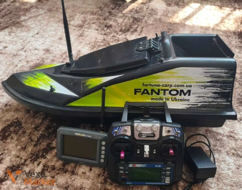 Прикормочный кораблик Fortuna FANTOM с эхолотом Toslon TF300