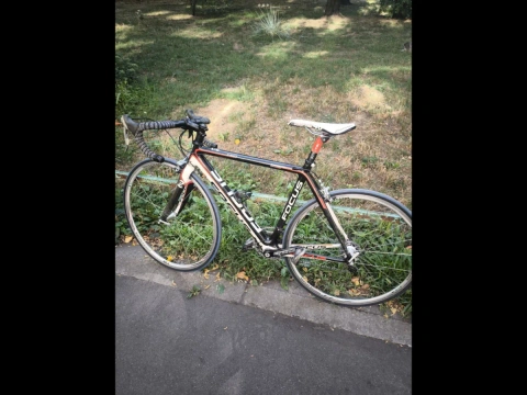 Карбоновый шоссейный велосипед focus На shimano ultegra