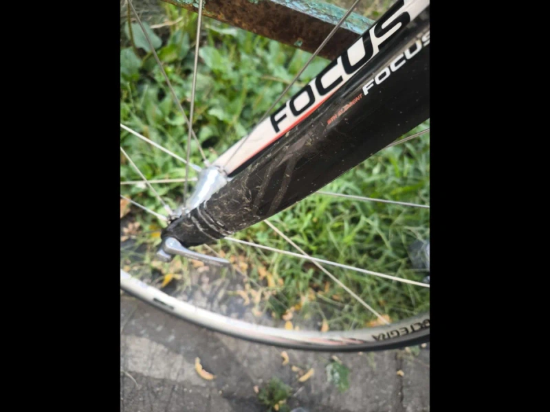 Карбоновый шоссейный велосипед focus На shimano ultegra — фото 3