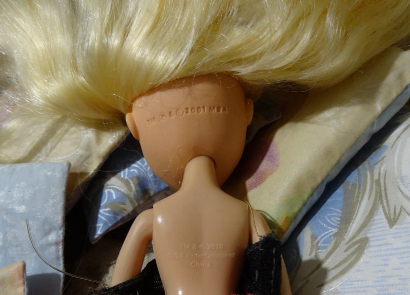 Оригинальная кукла Братц Хлоя (Bratz Cloe MGA 2010) в обуви — фото 4