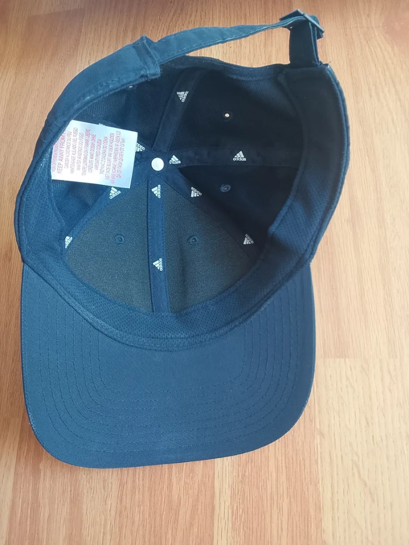 Нова оригінальна кепка бейсболка adidas Metal Badge Lightweight Cap — фото 2