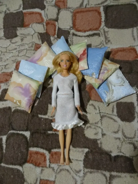 Редкая Барби Beach Fun Mattel 2006 на щелчках с педикюром в теплом костюме