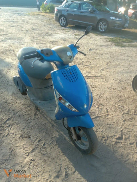 Скутер Piaggio Zip 100