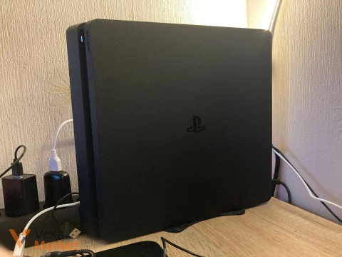 Sony PlayStation 4 Slim 1 TB с 2 джойстиками