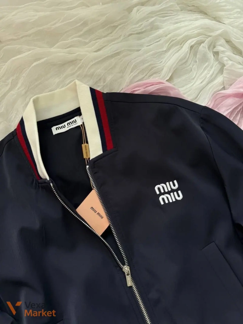 Стильний костюм Miu Miu з вшитими шортиками — фото 7