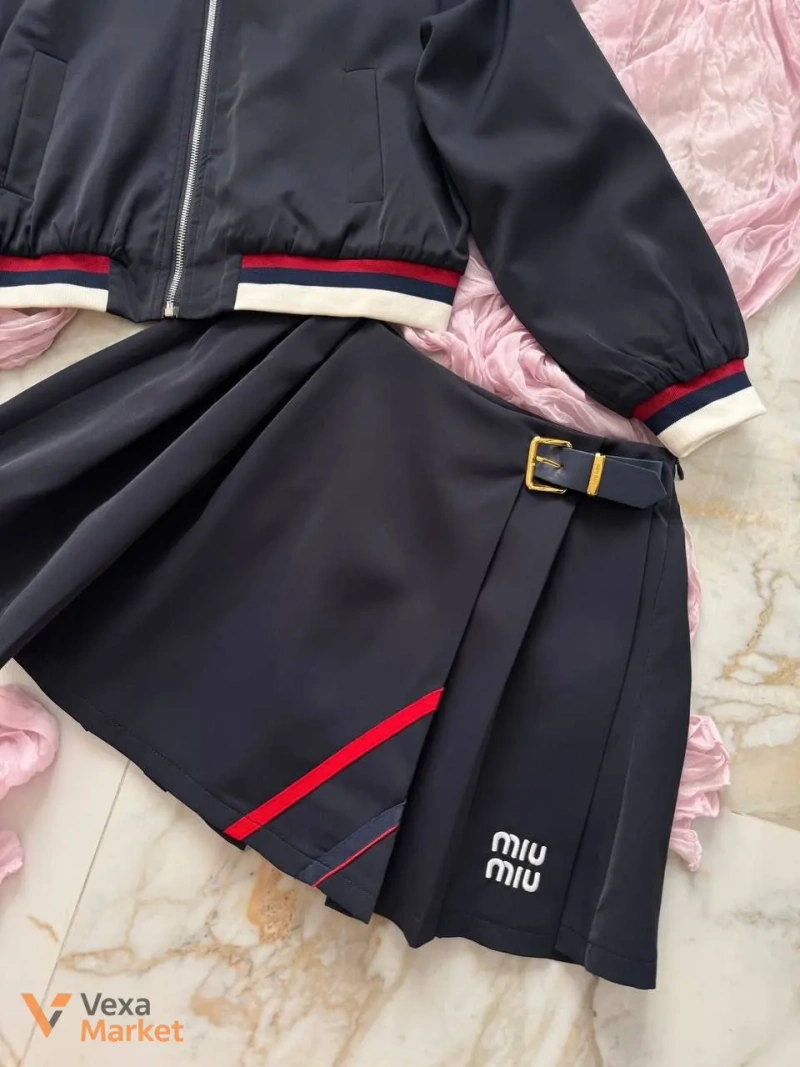 Стильний костюм Miu Miu з вшитими шортиками — фото 8