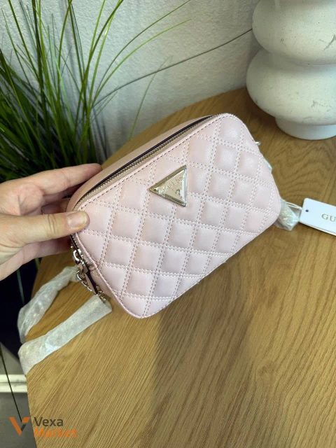 Стьобана рожева сумочка GUESS