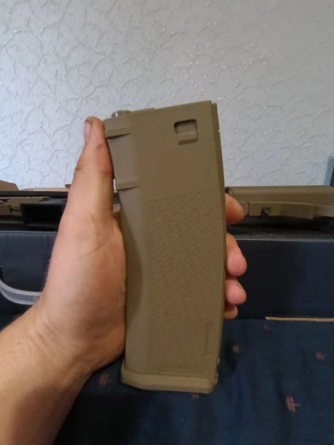 Страйкбольна штурмова гвинтівка Specna Arms SA-F03 FLEX у забарвленні Half-Tan.