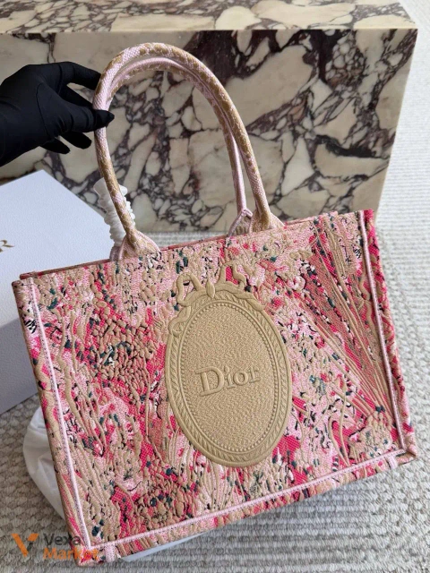 Сумка Dior Book Tote Floral Embroidery