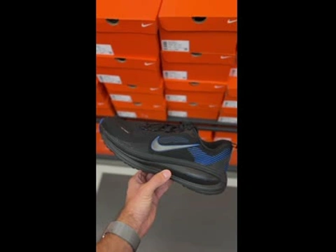 Кросівки Nike Vomero 18