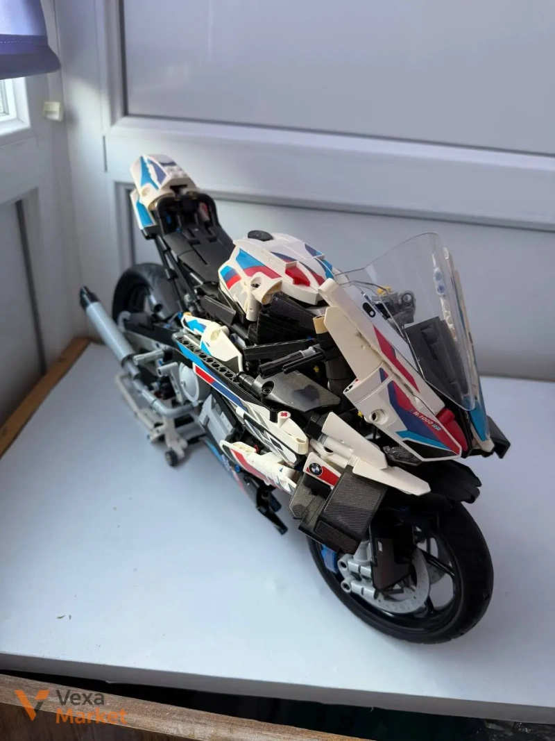 Зібрані конструктори Technic Peugeot 9x8, Ferrari 488 GTE та інші — фото 4