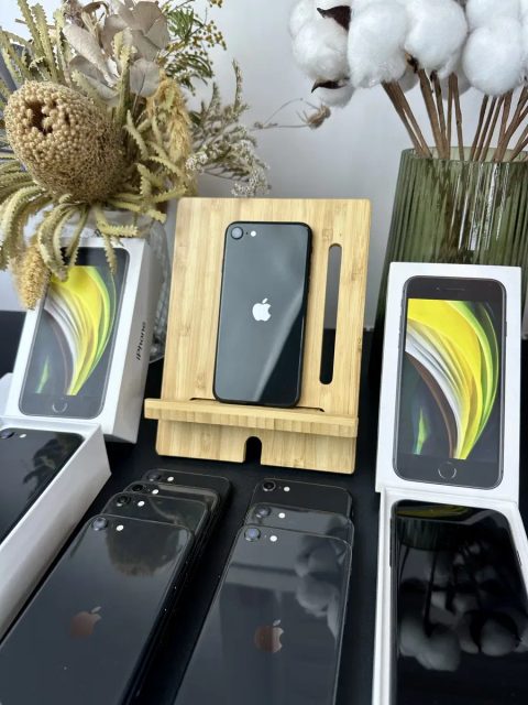 100% акб iPhone Se2 64 gb Neverlock Apple Айфон