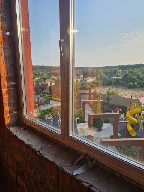 3к 77.5м2 ціна 840у.е за 1м2, розпашонка з оформленням.