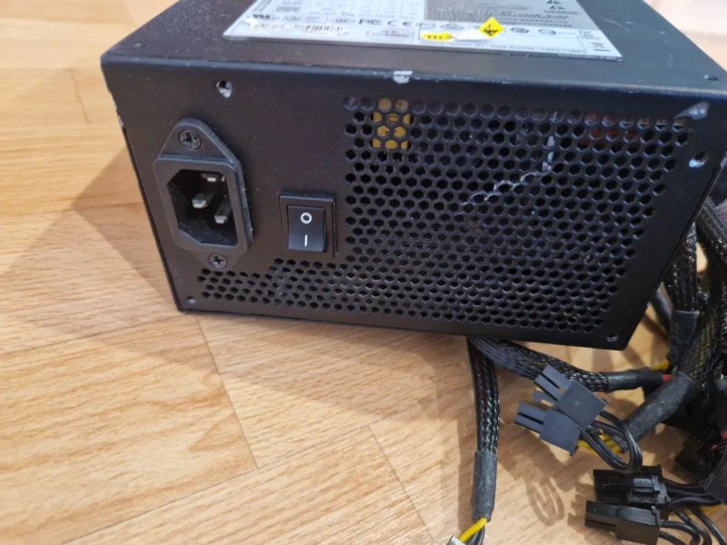 750W Corsair  Блок живлення. Стан гарний.Розьєми описані в оголошені — фото 3