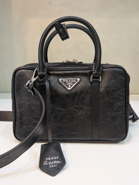 Абсолютно вся шкіряна сумка Prada