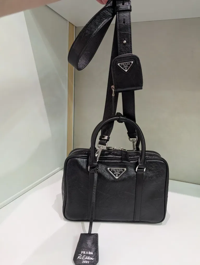 Абсолютно вся шкіряна сумка Prada — фото 4