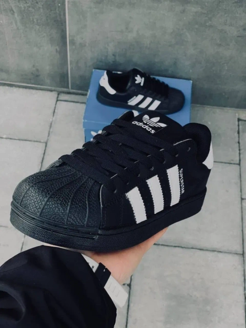 Adidas Superstar стильні молодіжні кросовки адідас жіночі чорні адідас суперстар натуральна шкіра не тверді дуже зручні