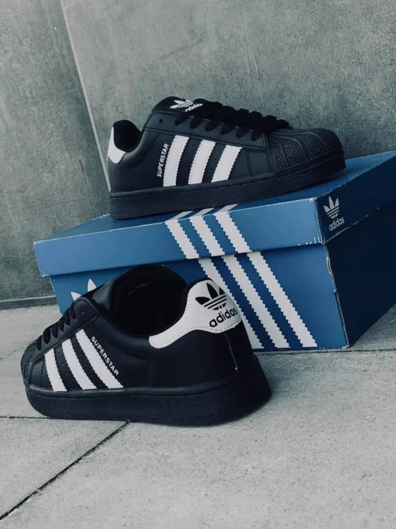 Adidas Superstar стильні молодіжні кросовки адідас жіночі чорні адідас суперстар натуральна шкіра не тверді дуже зручні — фото 2