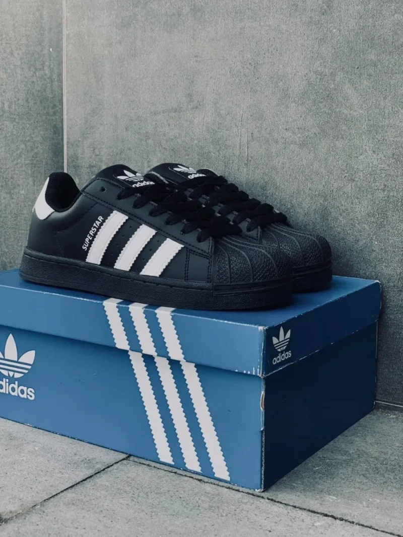 Adidas Superstar стильні молодіжні кросовки адідас жіночі чорні адідас суперстар натуральна шкіра не тверді дуже зручні — фото 3