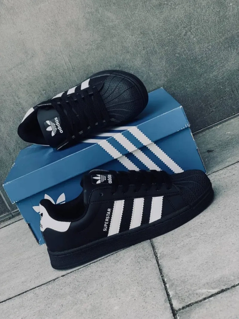 Adidas Superstar стильні молодіжні кросовки адідас жіночі чорні адідас суперстар натуральна шкіра не тверді дуже зручні — фото 4