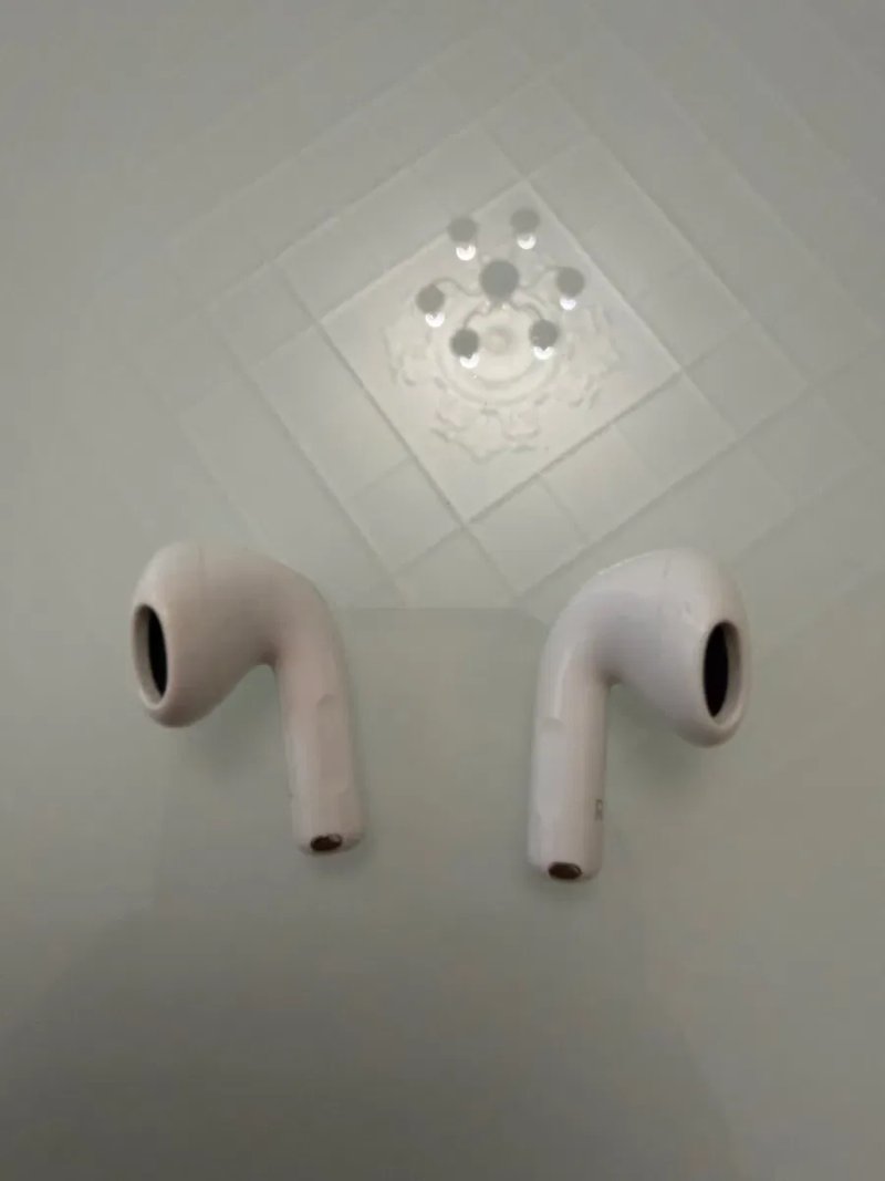 Airpods 4  лівий оригінал — фото 2