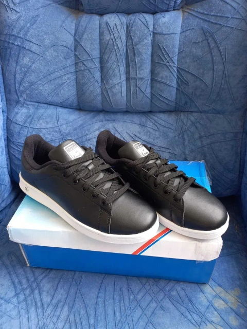Акція знижка жіночі шкіряні чорні кросівки ADIDAS STAN SMITH (адідас )