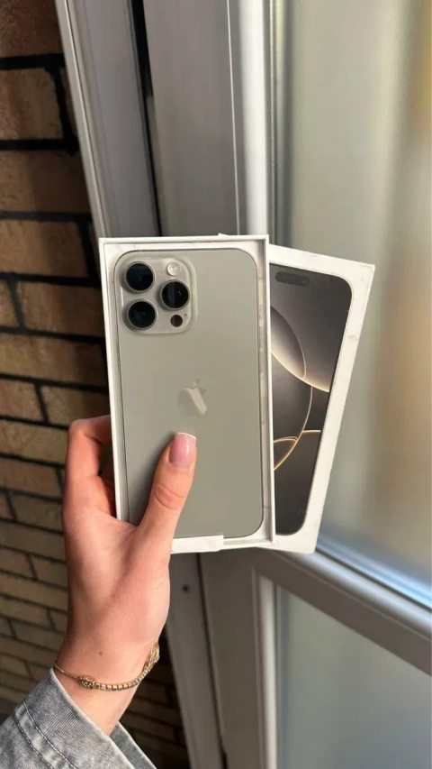 Apple iPhone 16 Pro Max 1Tb. ( Natural Titanium )