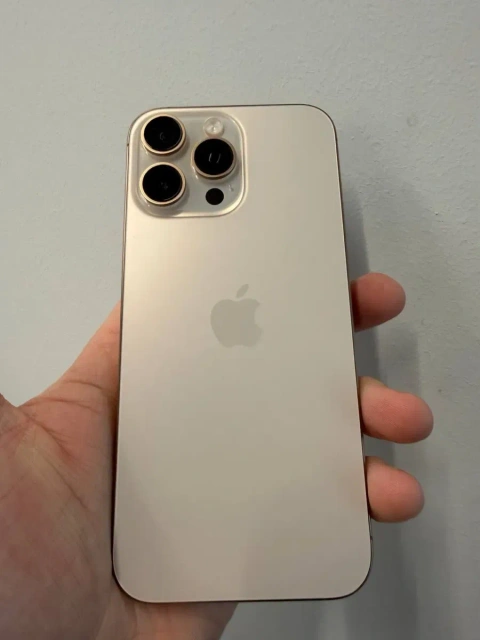 Apple iPhone 16 Pro Max 256GB Desert Titanium (MYWX3) Айфон 16 Про Макс 256гб Акб 90%