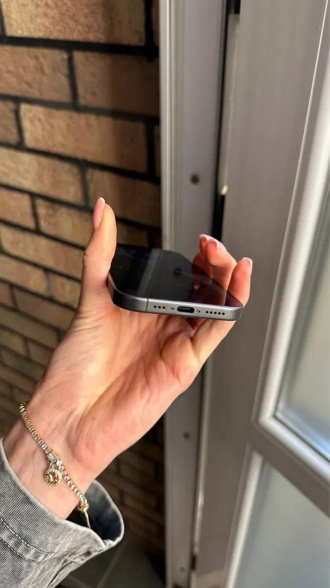 Apple iPhone  17 256Gb. (  Black ) — фото 4