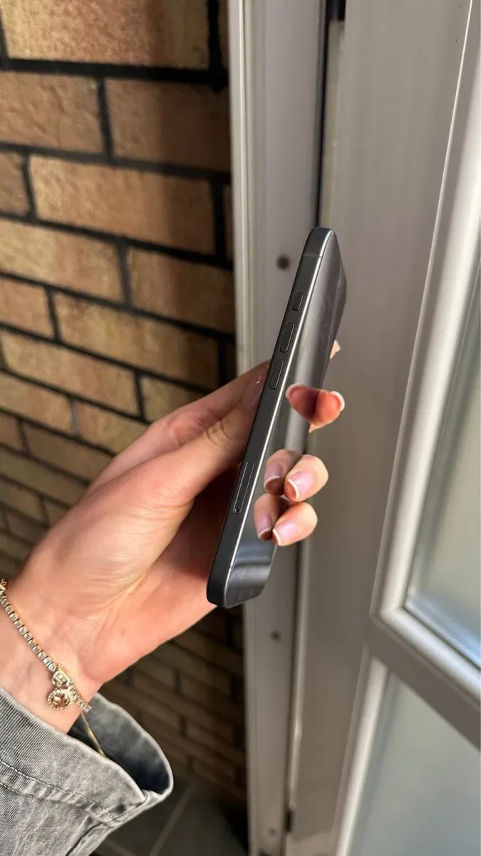 Apple iPhone  17 256Gb. (  Black ) — фото 5