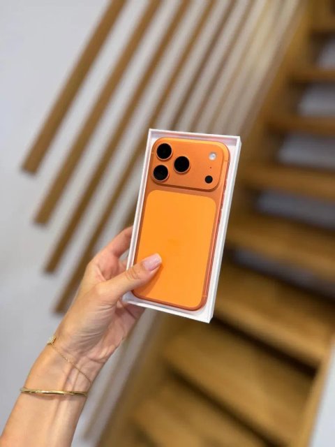 Apple iPhone 17 Pro 256Gb. ( Cosmic Orange )