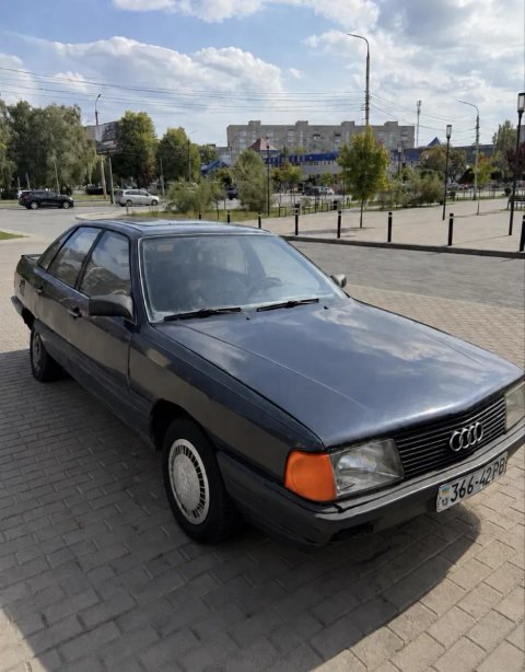 Audi 100 бензин на повному ходу