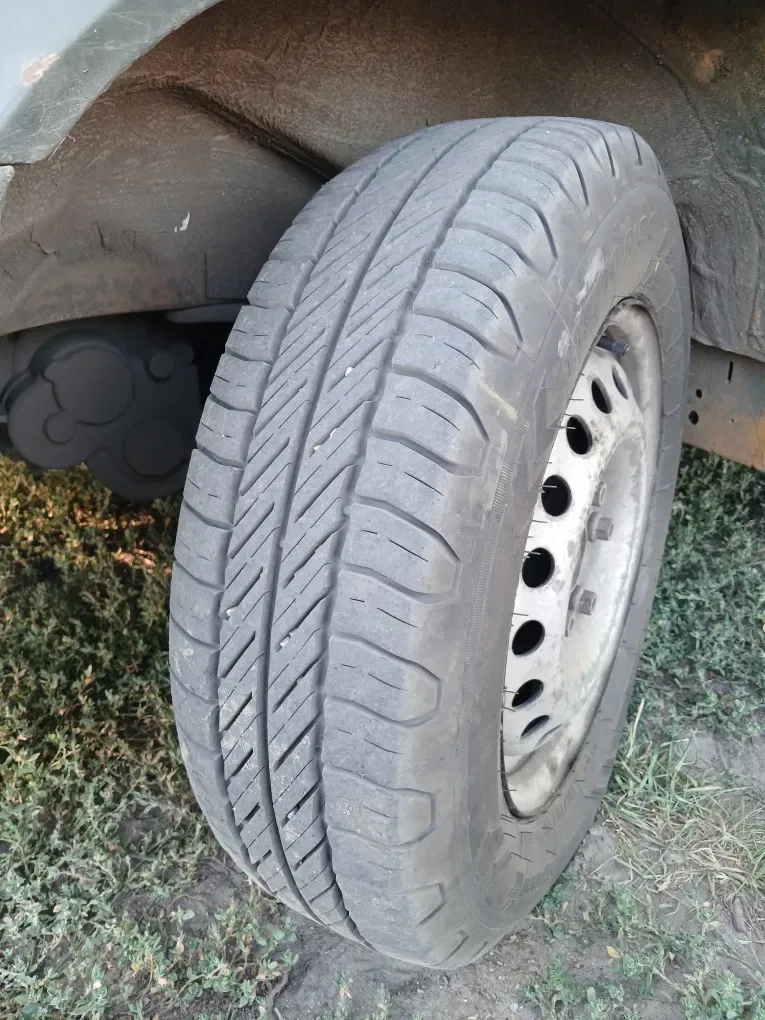 Автомобіль Volkswagen T4 2.5TDI — фото 4