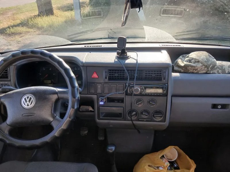 Автомобіль Volkswagen T4 2.5TDI — фото 6