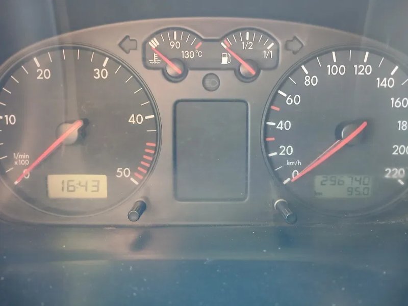 Автомобіль Volkswagen T4 2.5TDI — фото 7