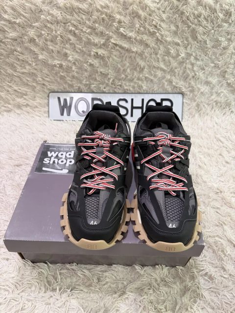 Balenciaga track 46