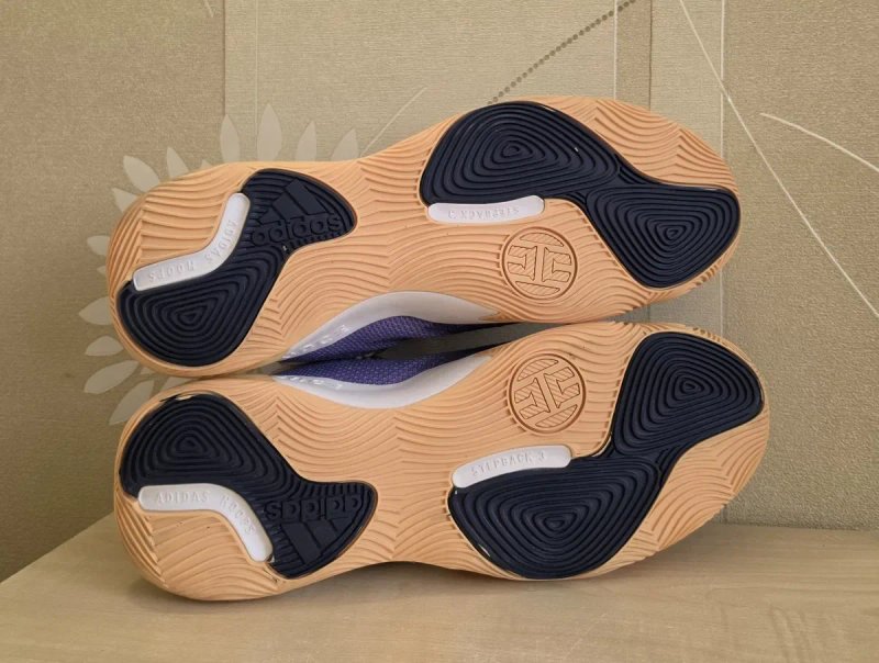 Баскетбольні кросівки оригінал Adidas Harden Stepback 3 розмір 48 — фото 6